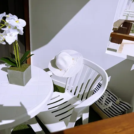 White * 普拉亚戴尔雷安格莱斯